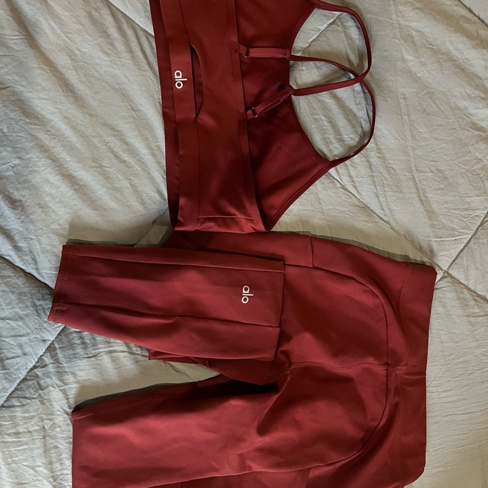 Alo yoga sports bra and leggings set